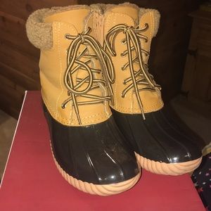 Duck boots